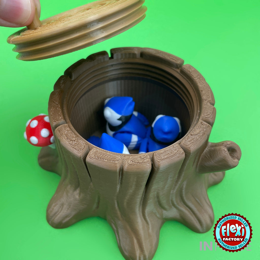 Cute blue jay keychain, 3D printed by RU3D – birds inside tree stump box. Blue, white and black bird with tree stump box.