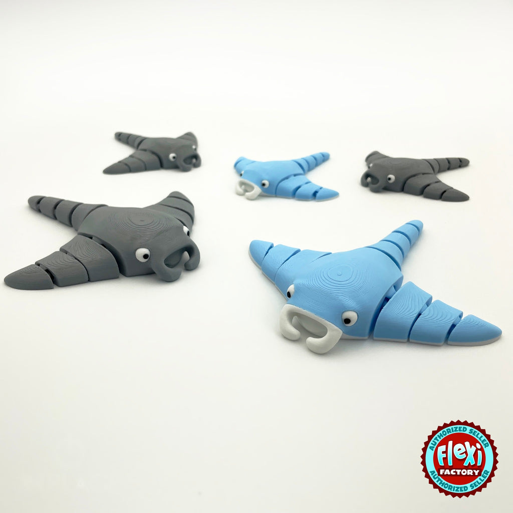 Cute manta ray keychain, 3D printed by RU3D – group of blue and grey manta rays. Light blue, also in grey.