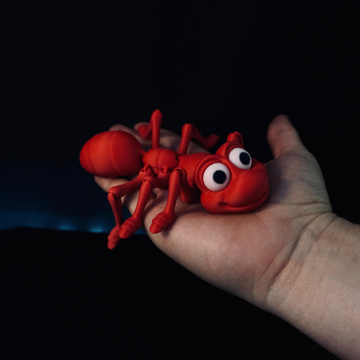 Red flexi ant 3D printed by RU3D – photo 4