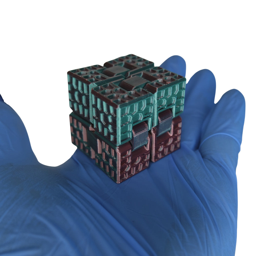 Voronoi Infinity Cube 3D printed by RU3D – dual colour silk held in hand